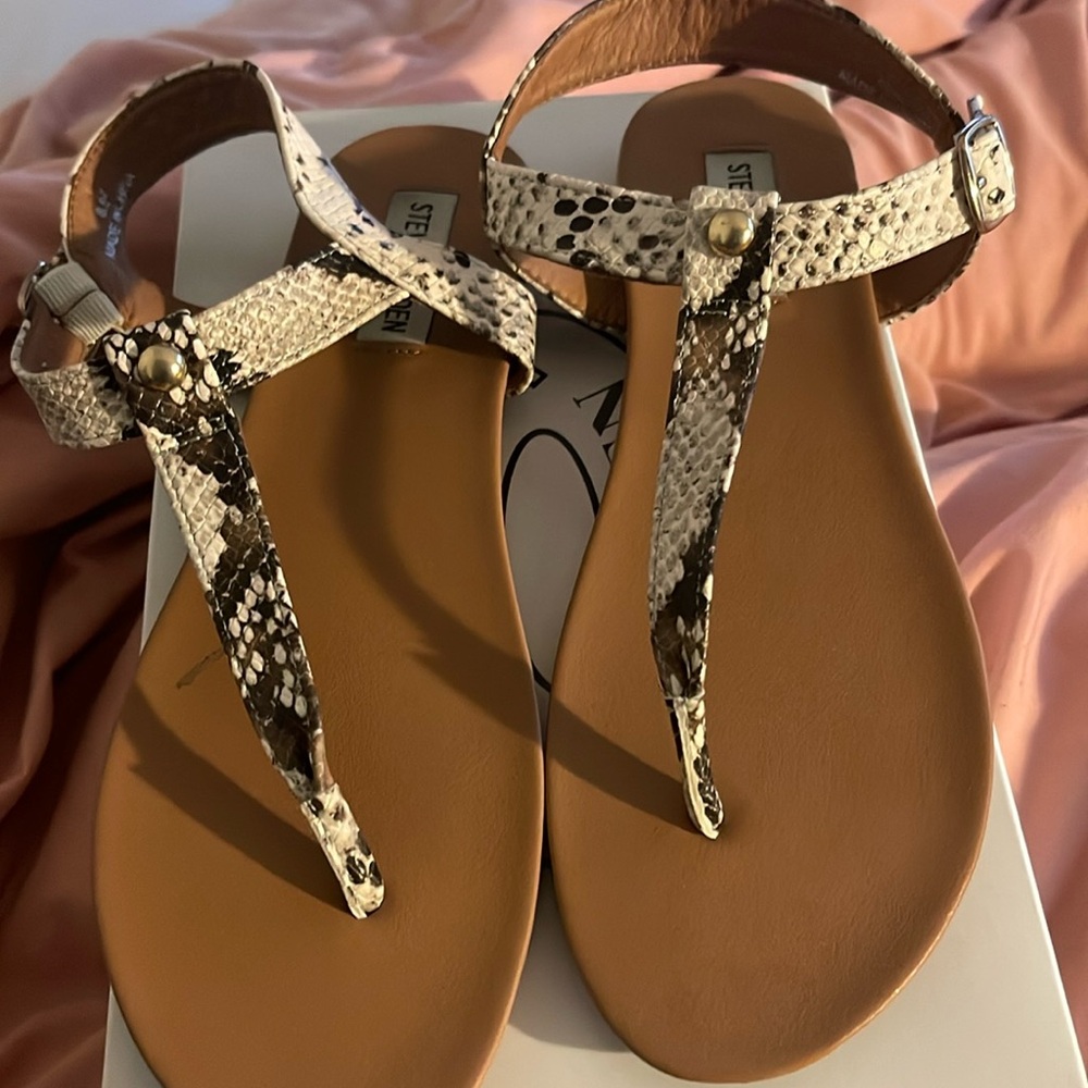Steve Madden snake print thong sandal